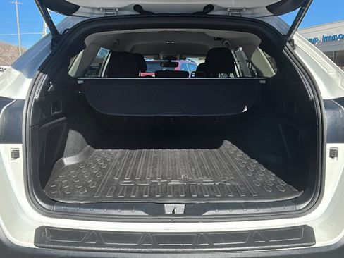 Used 2023 Subaru Outback Premium AWD/4WD image 6
