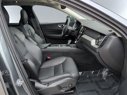 Used 2019 Volvo XC60 T5 Momentum image 20