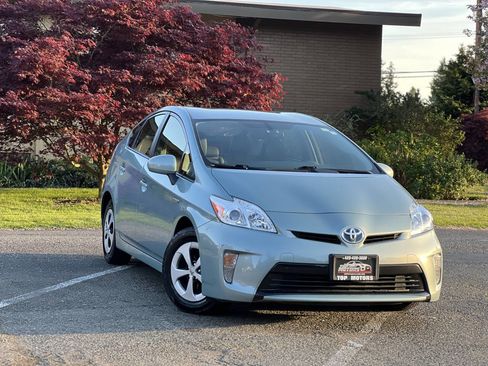 Used 2015 Toyota Prius Four FWD image 1