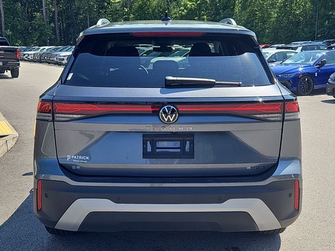 Used 2026 Volkswagen Tiguan SE AWD/4WD image 25