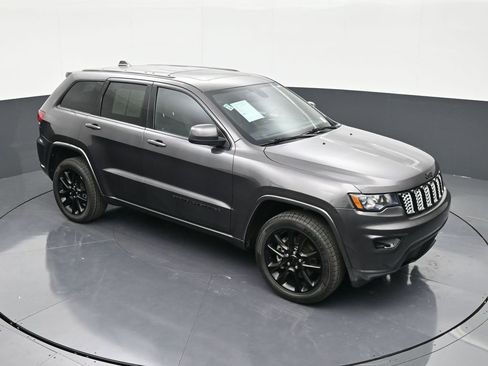Used 2021 Jeep Grand Cherokee Laredo X image 18