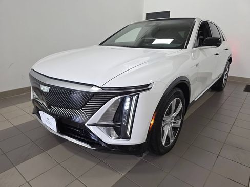 Certified 2024 Cadillac Lyriq Tech w/ Driver Assist Package AWD/4WD image 1