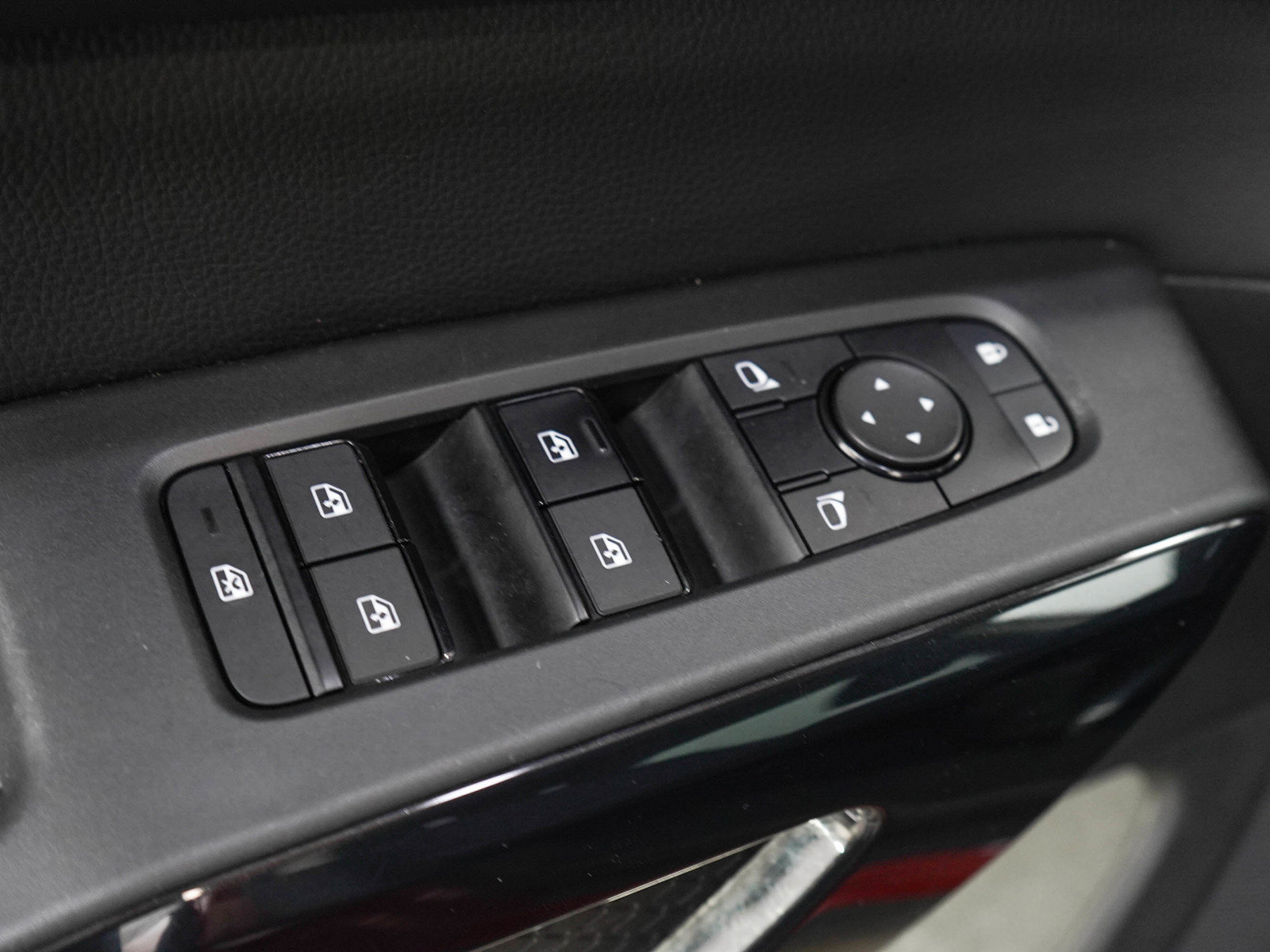 Used 2024 Nissan Pathfinder SV w/ Black Appearance Package AWD/4WD image 22