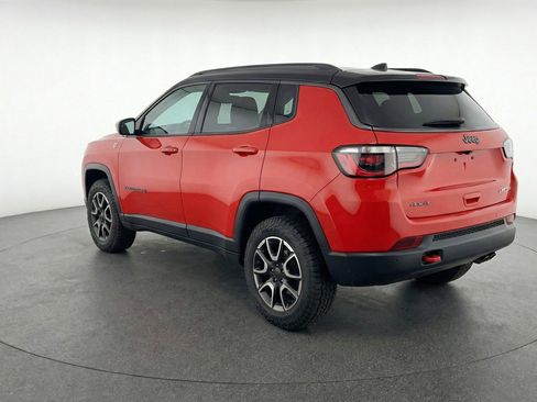 Used 2025 Jeep Compass Trailhawk AWD/4WD image 5