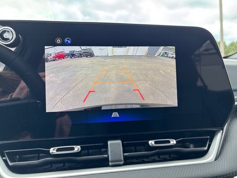 New 2026 Chevrolet Equinox LT w/ Convenience Package II FWD image 16