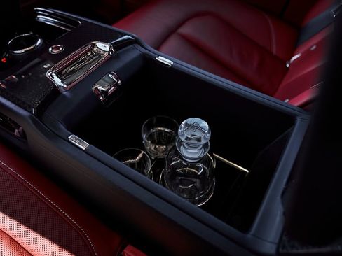 Used 2024 Rolls-Royce Cullinan Black Badge w/ Dark Exterior Package image 56