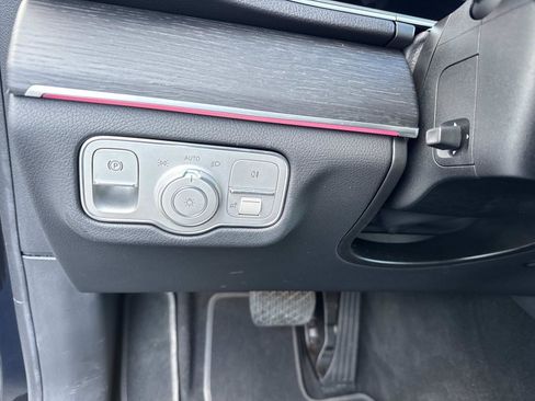 Certified 2025 Mercedes-Benz GLE 450e 4MATIC w/ Driver Assistance Package image 33