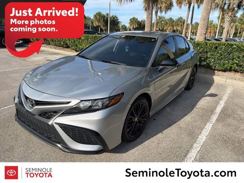 Used 2021 Toyota Camry SE w/ Convenience Package FWD image 1