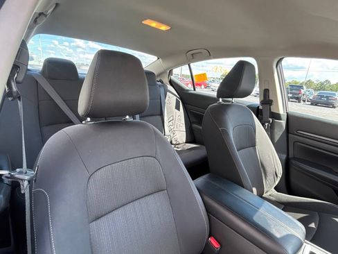 Used 2025 Nissan Altima 2.5 SV FWD image 18