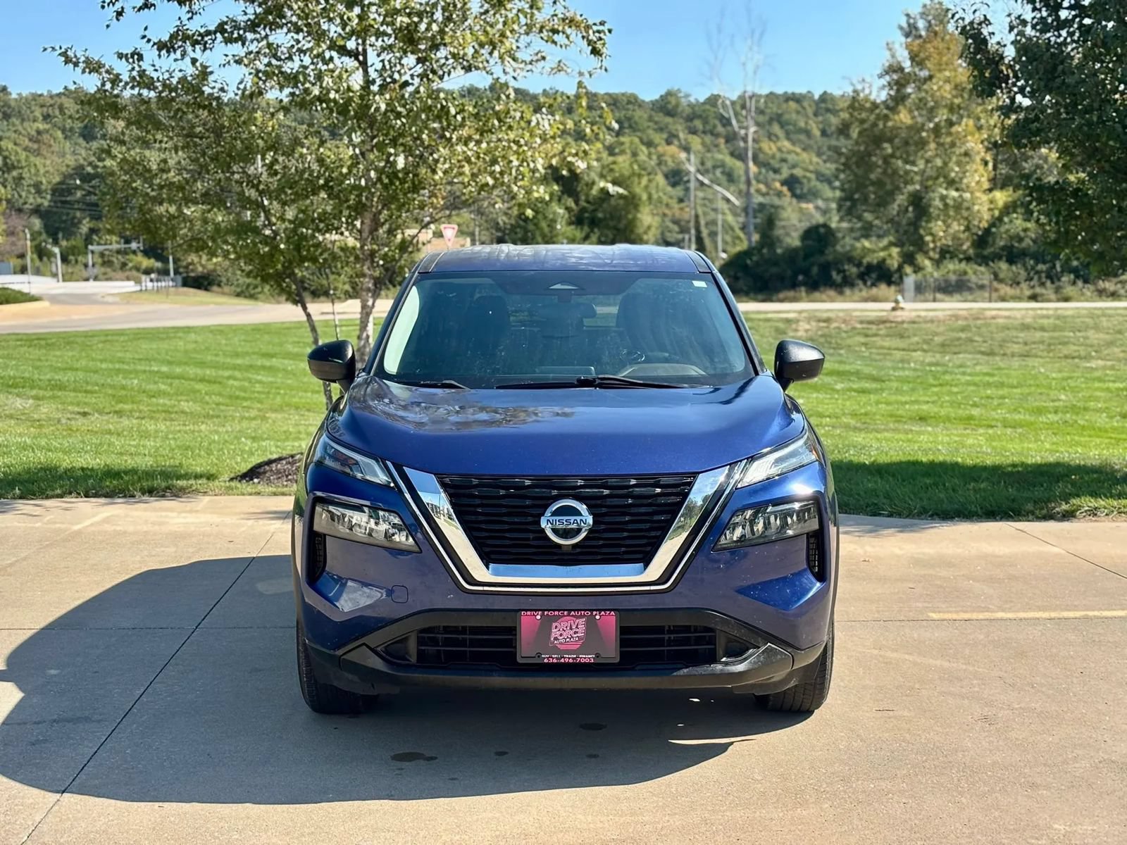 Used 2021 Nissan Rogue S FWD image 2