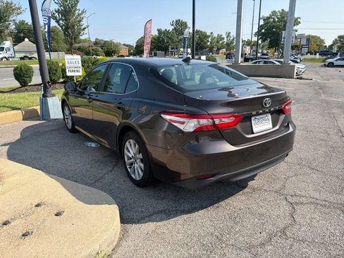 Used 2019 Toyota Camry LE FWD image 6