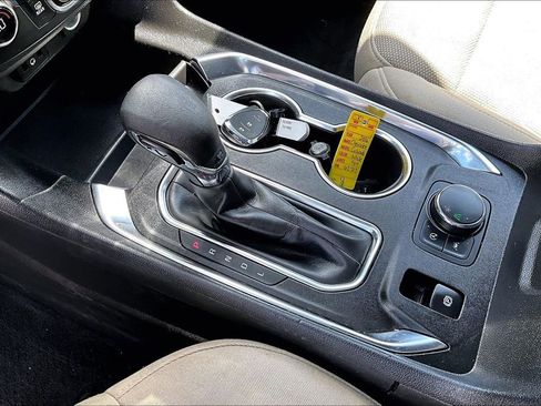 Used 2023 Chevrolet Traverse LS FWD image 16