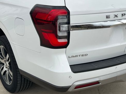 Used 2024 Ford Expedition Max Limited image 13