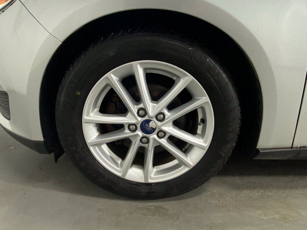Used 2016 Ford Focus SE w/ SE Power Seat Package FWD image 11