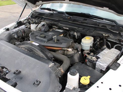 Used 2018 RAM 2500 Tradesman w/ Chrome Appearance Group image 13