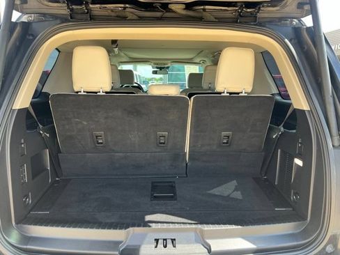 Used 2018 Ford Expedition Platinum RWD image 18