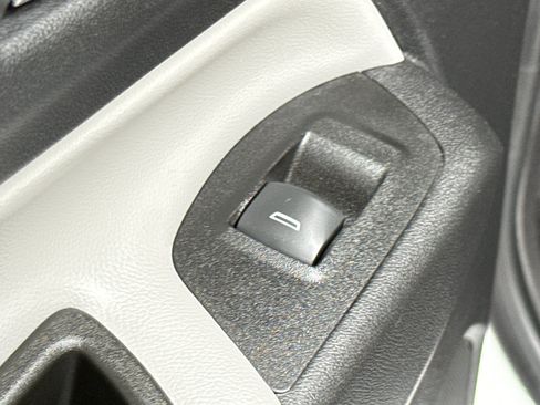 Used 2021 Chevrolet Equinox LS w/ LS Convenience Package FWD image 29
