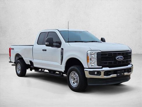 Used 2023 Ford F250 XL w/ FX4 Off-Road Package image 3