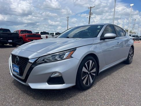 Certified 2022 Nissan Altima 2.5 SV FWD image 3