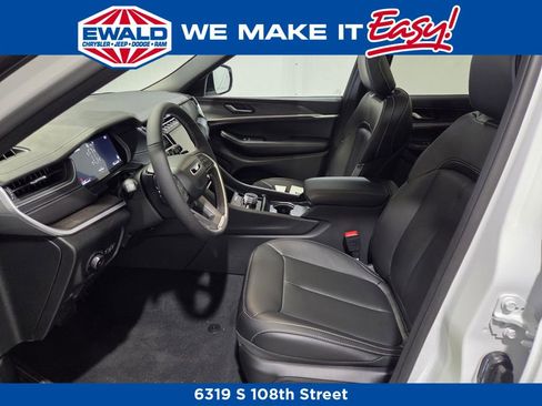 New 2025 Jeep Grand Cherokee L Limited image 8