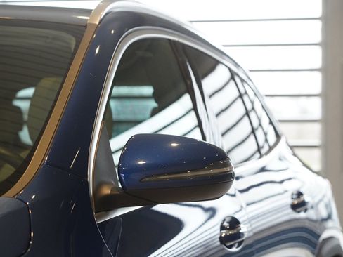 Used 2025 Mercedes-Benz GLA 250 4MATIC image 9