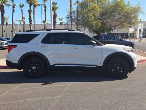 Used 2020 Ford Explorer XLT w/ Equipment Group 202A AWD/4WD image 6