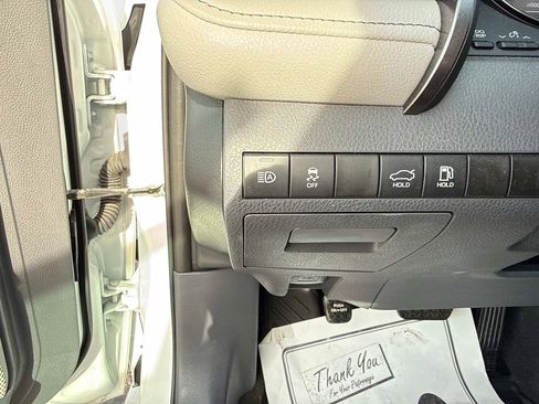 Used 2024 Toyota Camry SE image 28