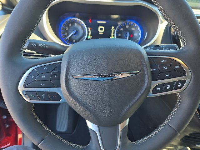 Used 2025 Chrysler Pacifica Select FWD image 27