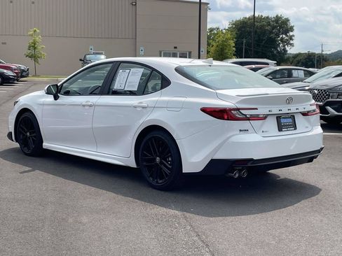 Used 2026 Toyota Camry SE FWD image 5