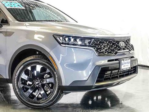 Used 2021 Kia Sorento S w/ Panoramic Sunroof Package AWD/4WD image 3