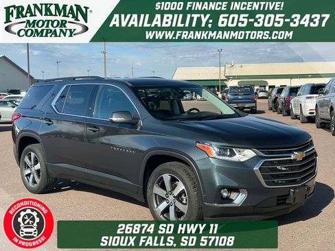Used 2021 Chevrolet Traverse LT w/ LT Premium Package AWD/4WD image 1