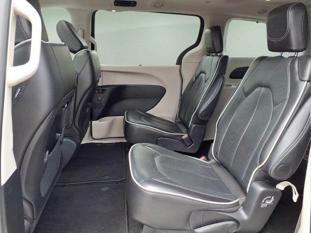 Used 2024 Chrysler Pacifica Limited FWD image 18