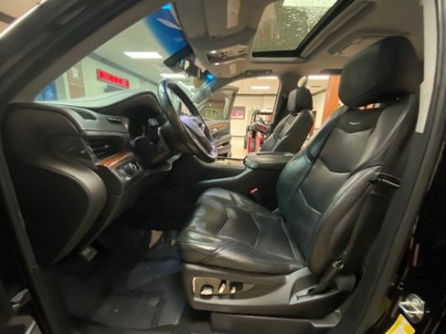 Used 2018 Cadillac Escalade ESV Luxury image 24