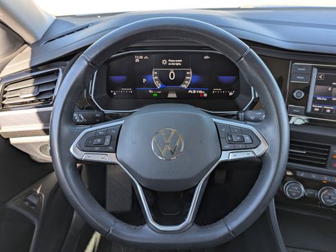 Used 2024 Volkswagen Jetta SE image 21