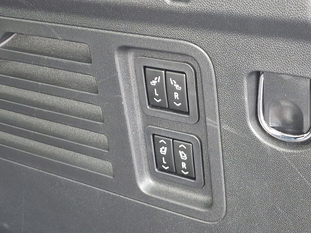 Certified 2026 GMC Acadia Denali Ultimate w/ LPO, Floor Liner Package AWD/4WD image 32