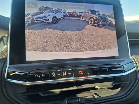 New 2026 Jeep Compass Latitude image 11