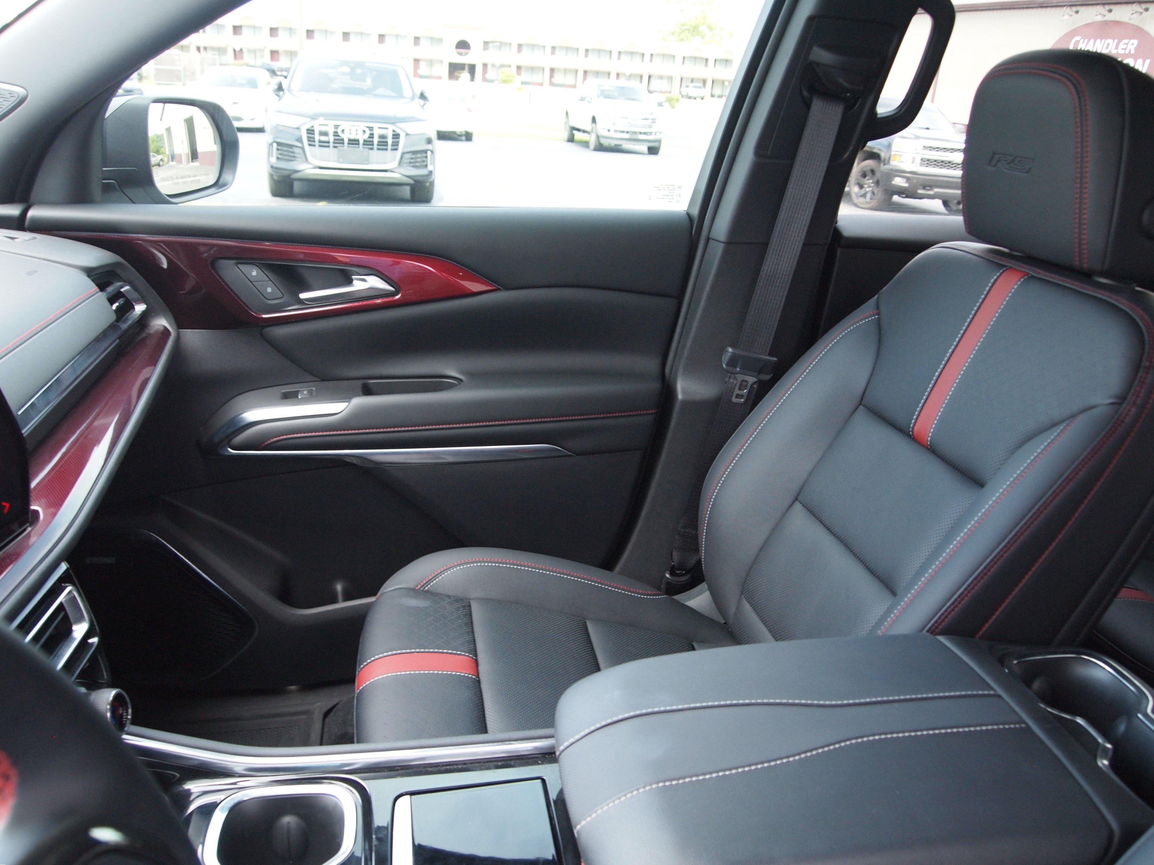 Used 2024 Chevrolet Traverse RS w/ LPO, Floor Liner Package AWD/4WD image 15