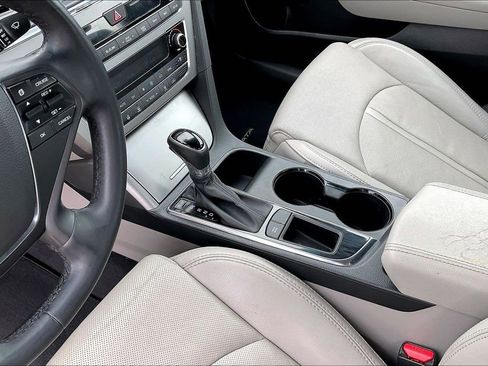 Used 2015 Hyundai Sonata Limited w/ Option Group 05 FWD image 15