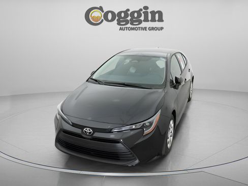 Used 2025 Toyota Corolla LE image 30