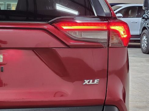 Used 2019 Toyota RAV4 XLE Premium image 22