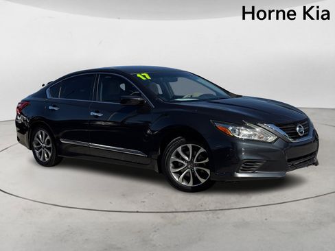 Used 2017 Nissan Altima 2.5 S w/ Power Driver Seat Package image 2