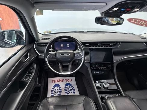 Used 2022 Jeep Grand Cherokee Limited AWD/4WD image 46