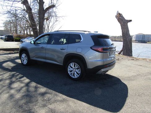 Used 2025 GMC Acadia Elevation w/ Elevation Premium Package image 6