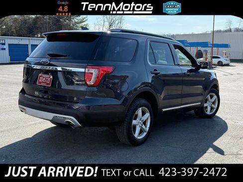 Used 2017 Ford Explorer XLT image 5