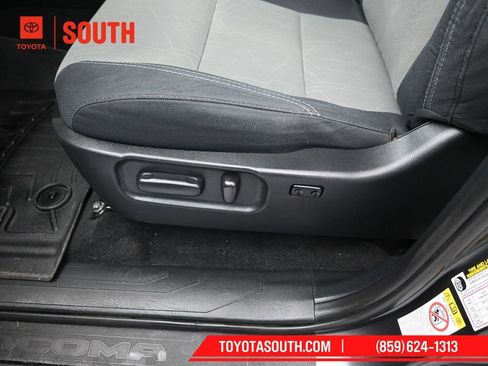 Used 2020 Toyota Tacoma TRD Off-Road AWD/4WD image 29