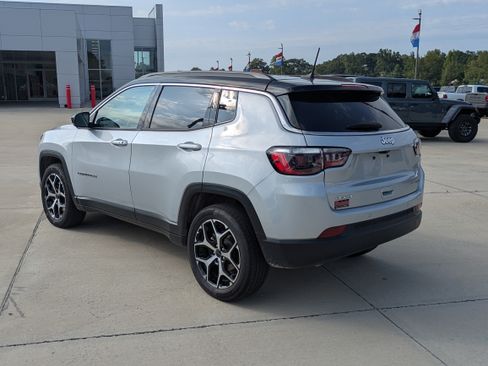 Used 2025 Jeep Compass Limited AWD/4WD image 6