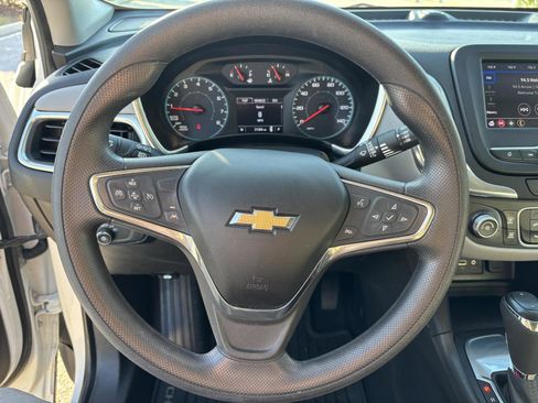 Used 2020 Chevrolet Equinox LS w/ LS Convenience Package image 28