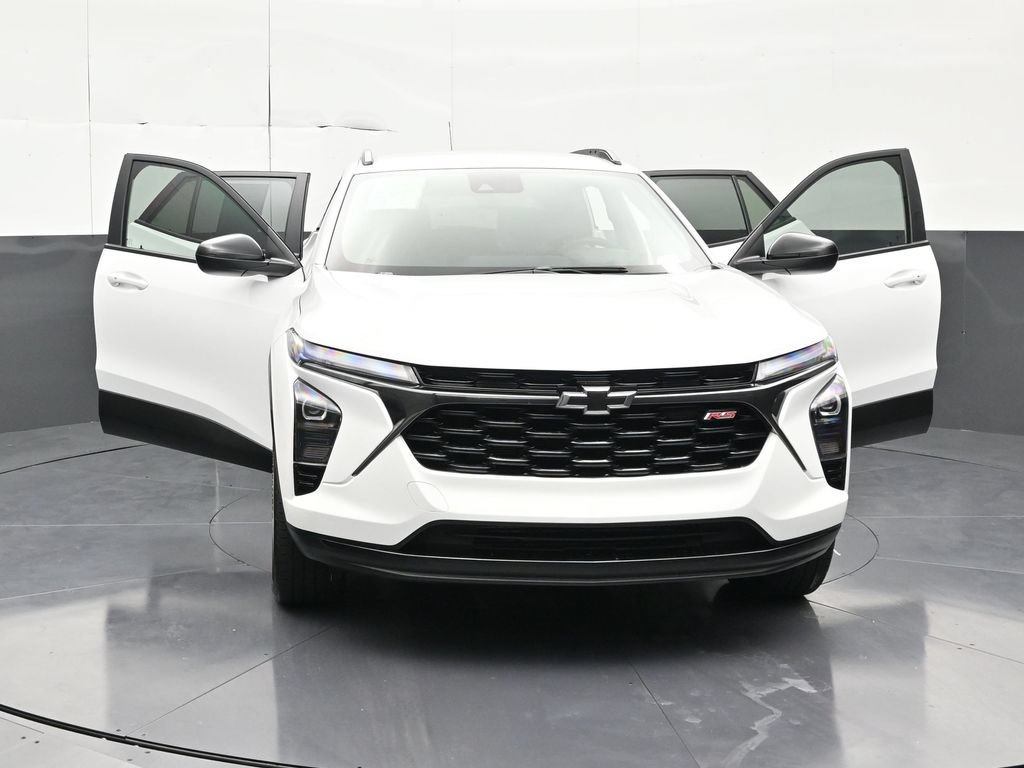 Used 2025 Chevrolet Trax RS FWD image 32