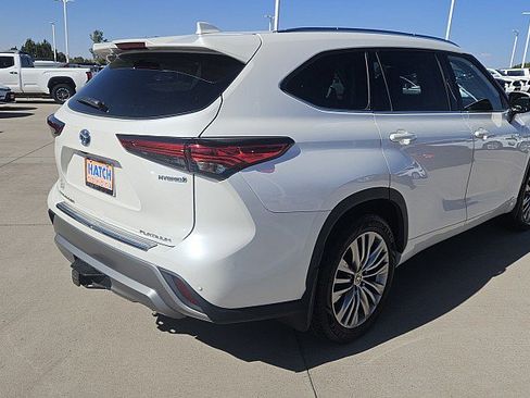 Used 2021 Toyota Highlander Platinum AWD/4WD image 5