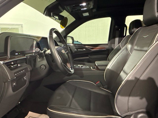 Used 2024 Cadillac Escalade Premium Luxury AWD/4WD image 17